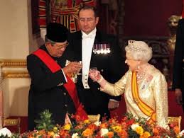 Presiden SBY ketika menerima pengharaggan sebagai Ksatria Salib Agung